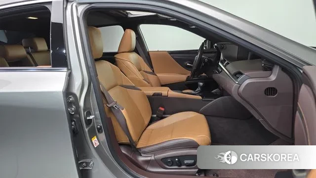 Lexus ES300h 7th generation 2018 Серый из Кореи, фото 2