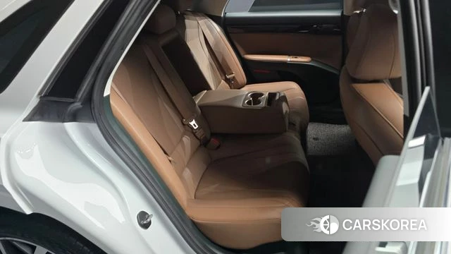Hyundai Grandeur Hybrid (GN7) 2023 Белый из Кореи, фото 2
