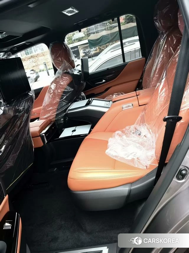 Lexus LX 2025 Серебристо-серый из Китая, фото 2