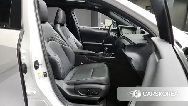 Lexus UX250h 2019 Белый из Кореи, фото 2