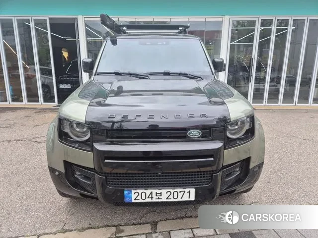 Land Rover Defender (L663) 2023 Темно-зеленый из Кореи, фото 2