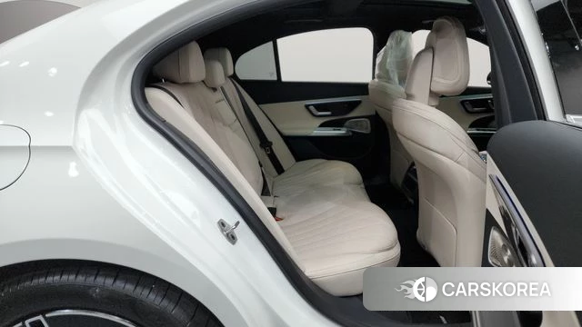Mercedes-Benz E-Class W214 2025 Белый из Кореи, фото 2