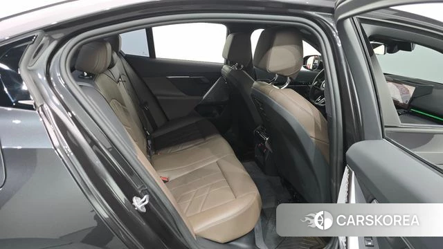 BMW 5 Series (G60) 2024 Серый из Кореи, фото 2