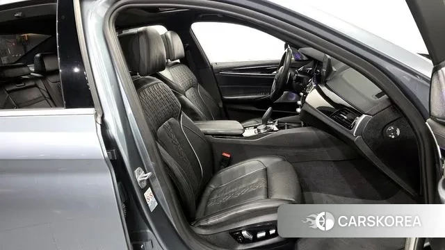 BMW 5 Series (G30) 2018 Серый из Кореи, фото 2