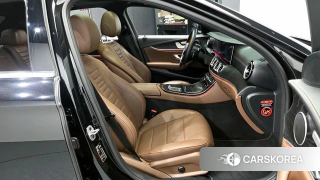 Mercedes-Benz E-Class W213 2022 Черный из Кореи, фото 2