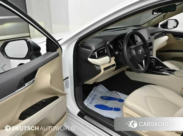 Toyota Camry (XV70) 2022 Белый из Кореи, фото 2