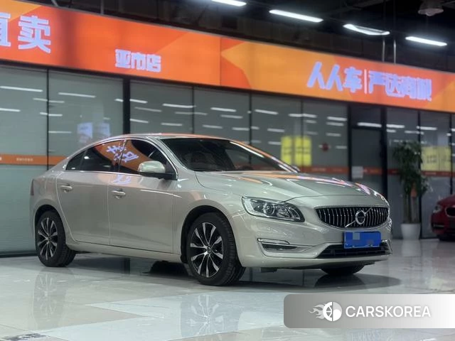 Volvo S60 2019 Шампань из Китая, фото 2