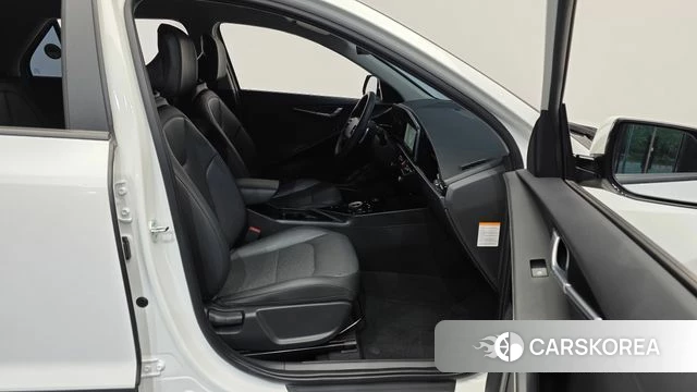 Kia Di Ol Nu Niro 2023 Белый из Кореи, фото 2