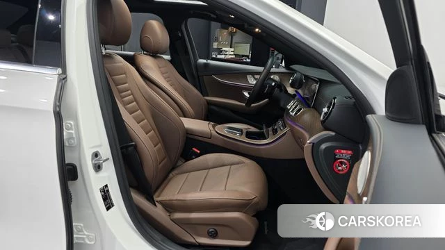 Mercedes-Benz E-Class W213 2023 Белый из Кореи, фото 2