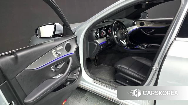 Mercedes-Benz E-Class W213 2018 Серебряный из Кореи, фото 2