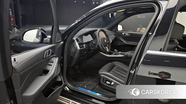 BMW X5 (G05) 2023 Черный из Кореи, фото 2