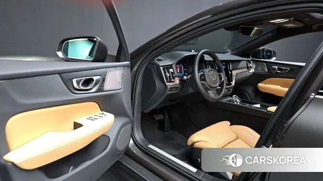 Volvo V60 Cross-Country 2nd Generation 2024 Серый из Кореи, фото 2