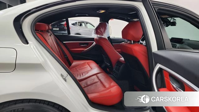 BMW 3 Series (F30) 2018 Белый из Кореи, фото 2