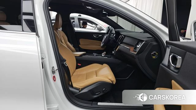 Volvo S60 3rd generation 2021 Белый из Кореи, фото 2