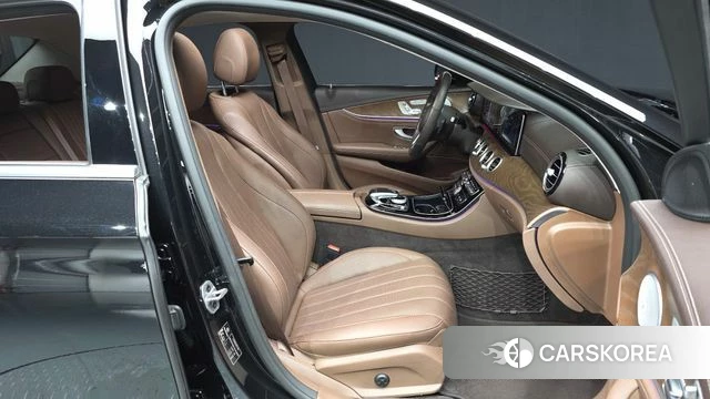 Mercedes-Benz E-Class W213 2019 Черный из Кореи, фото 2
