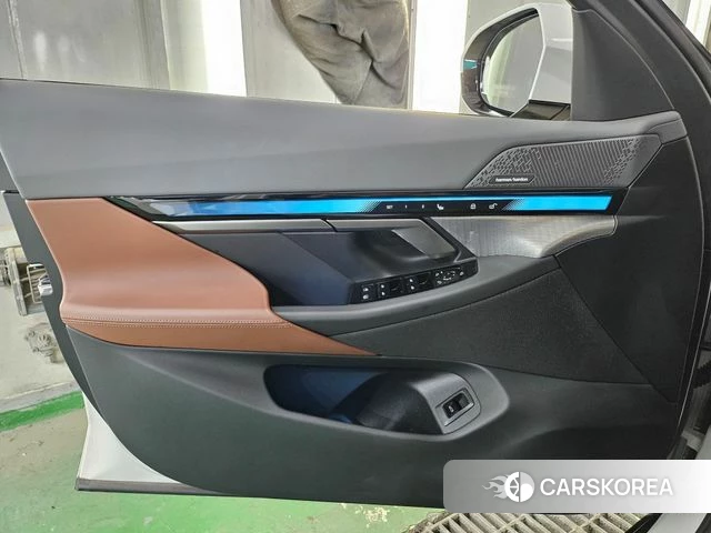 BMW 5 Series (G60) 2025 Белый из Кореи, фото 2