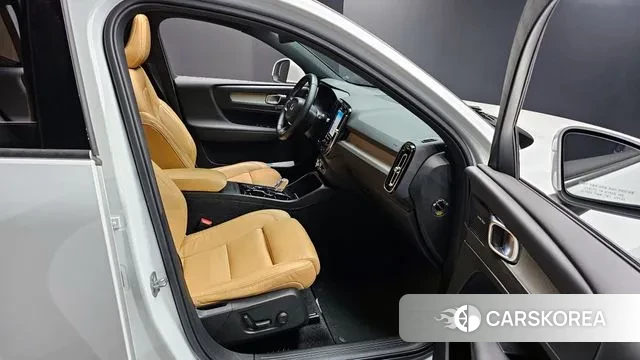 Volvo XC40 2018 Белый из Кореи, фото 2