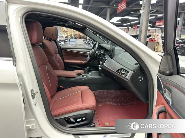 BMW 5 series 2023 Белый из Китая, фото 2