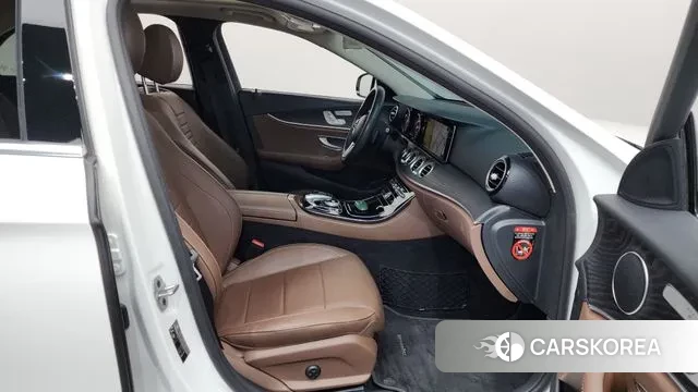 Mercedes-Benz E-Class W213 2020 Белый из Кореи, фото 2