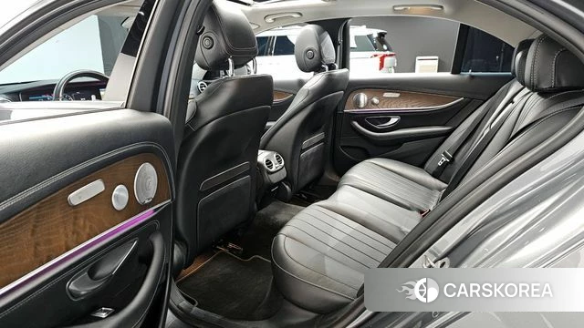 Mercedes-Benz E-Class W213 2018 Серый из Кореи, фото 2
