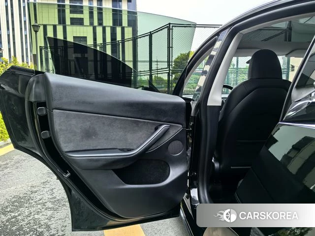 Tesla Model Y 2023 Черный из Китая, фото 2