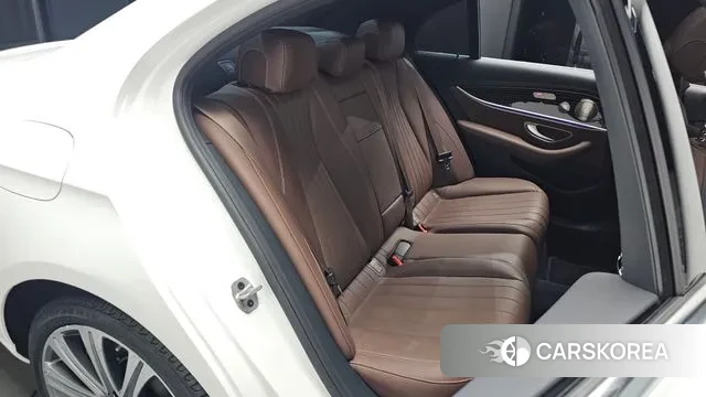 Mercedes-Benz E-Class W213 2021 Белый из Кореи, фото 2