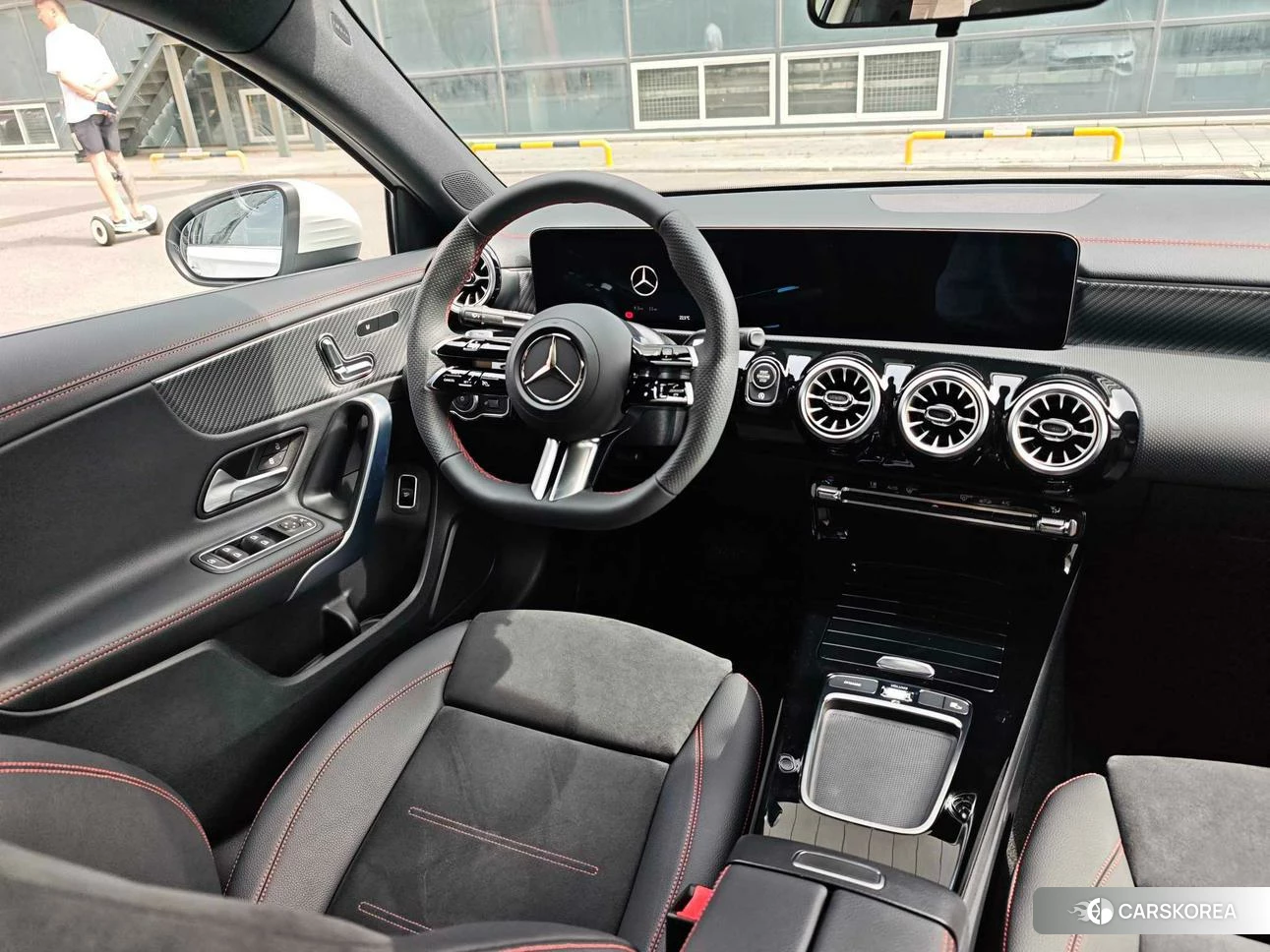 Mercedes-Benz Class A 2025 Белый из Китая, фото 2