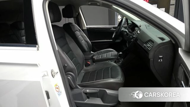 Volkswagen Tiguan second Generation 2022 Белый из Кореи, фото 2