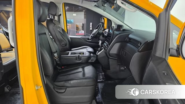 Hyundai Staria 2022 Желтый из Кореи, фото 2