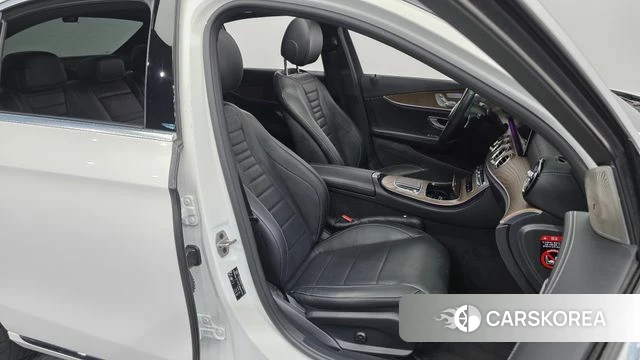 Mercedes-Benz E-Class W213 2021 Белый из Кореи, фото 2