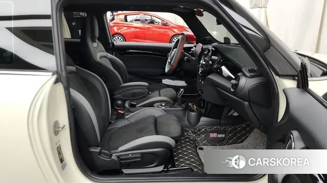 Mini Cooper S 2023 Жемчужный цвет из Кореи, фото 2