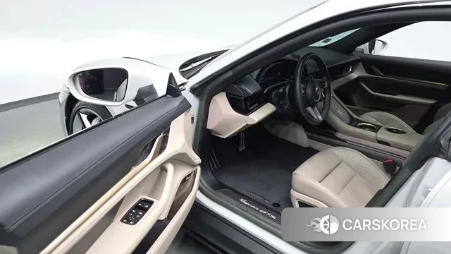 Porsche Taycan 2023 Жемчужный цвет из Кореи, фото 2