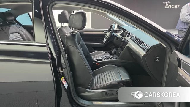Volkswagen Passat GT (B8) 2022 Черный из Кореи, фото 2