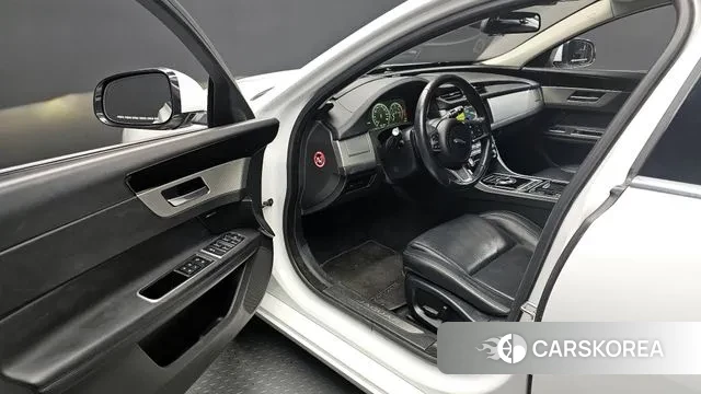 Jaguar XF (X260) 2018 Белый из Кореи, фото 2