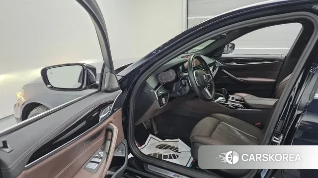 BMW 5 Series (G30) 2023 Черный из Кореи, фото 2