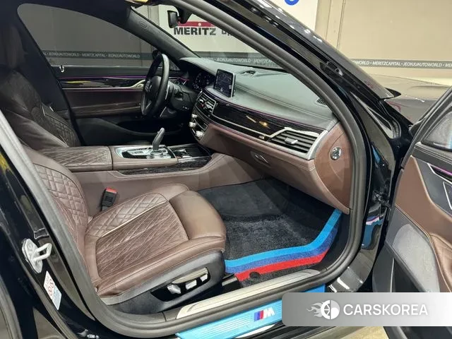 BMW 7 Series (G11) 2022 Черный из Кореи, фото 2