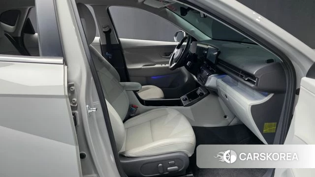 Hyundai Kona (SX2) 2023 Серебристо-серый из Кореи, фото 2