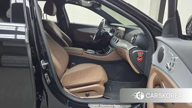 Mercedes-Benz E-Class W213 2021 Черный из Кореи, фото 2