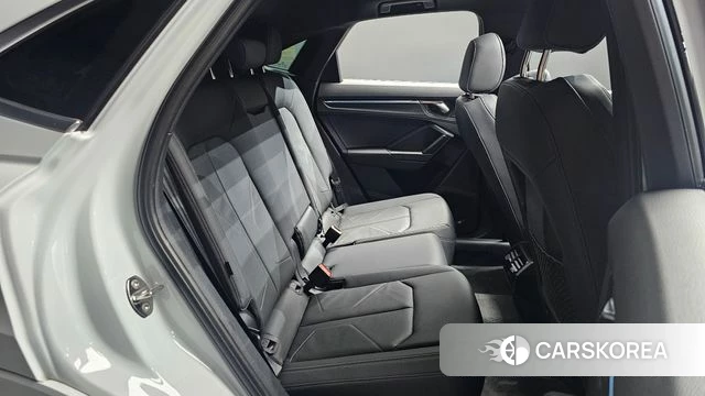 Audi Q3 (F3) 2023 Белый из Кореи, фото 2