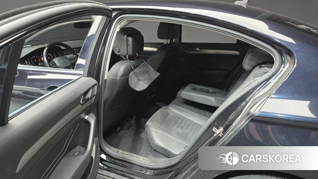 Volkswagen Passat GT (B8) 2021 Черный из Кореи, фото 2
