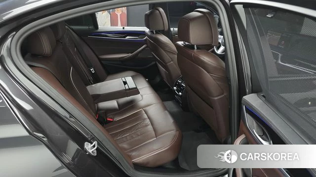 BMW 5 Series (G30) 2023 Серый из Кореи, фото 2