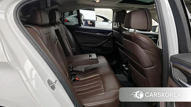 BMW 5 Series (G30) 2020 Белый из Кореи, фото 2