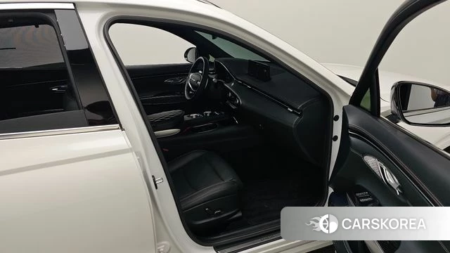 Genesis GV70 2022 Белый из Кореи, фото 2
