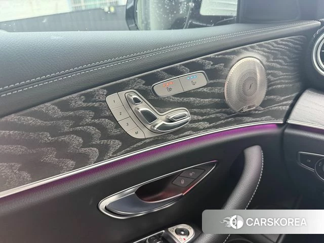 Mercedes-Benz E-Class W213 2022 Белый из Кореи, фото 2