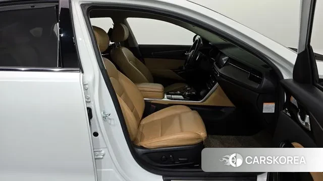 Kia K7 Premier Hybrid 2021 Белый из Кореи, фото 2