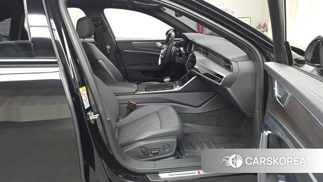 Audi A6 (C8) 2023 Черный из Кореи, фото 2