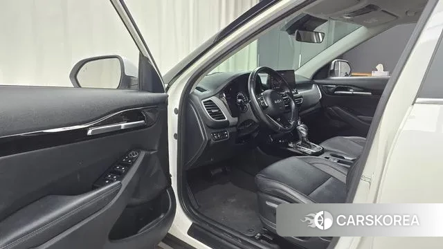 Kia Seltos 2022 Белый из Кореи, фото 2