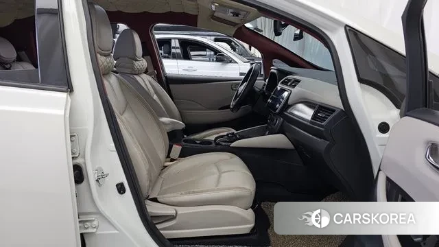 Nissan Leaf (ZE1) 2019 Белый из Кореи, фото 2