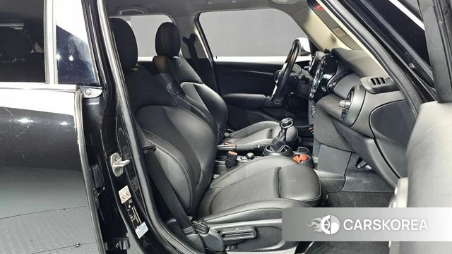Mini Cooper 2018 Черный из Кореи, фото 2