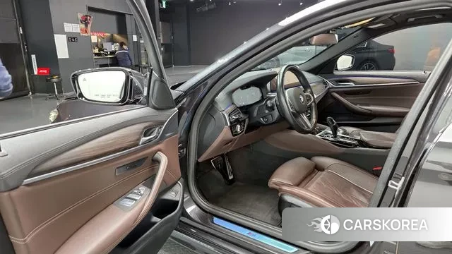 BMW 5 Series (G30) 2021 Серый из Кореи, фото 2